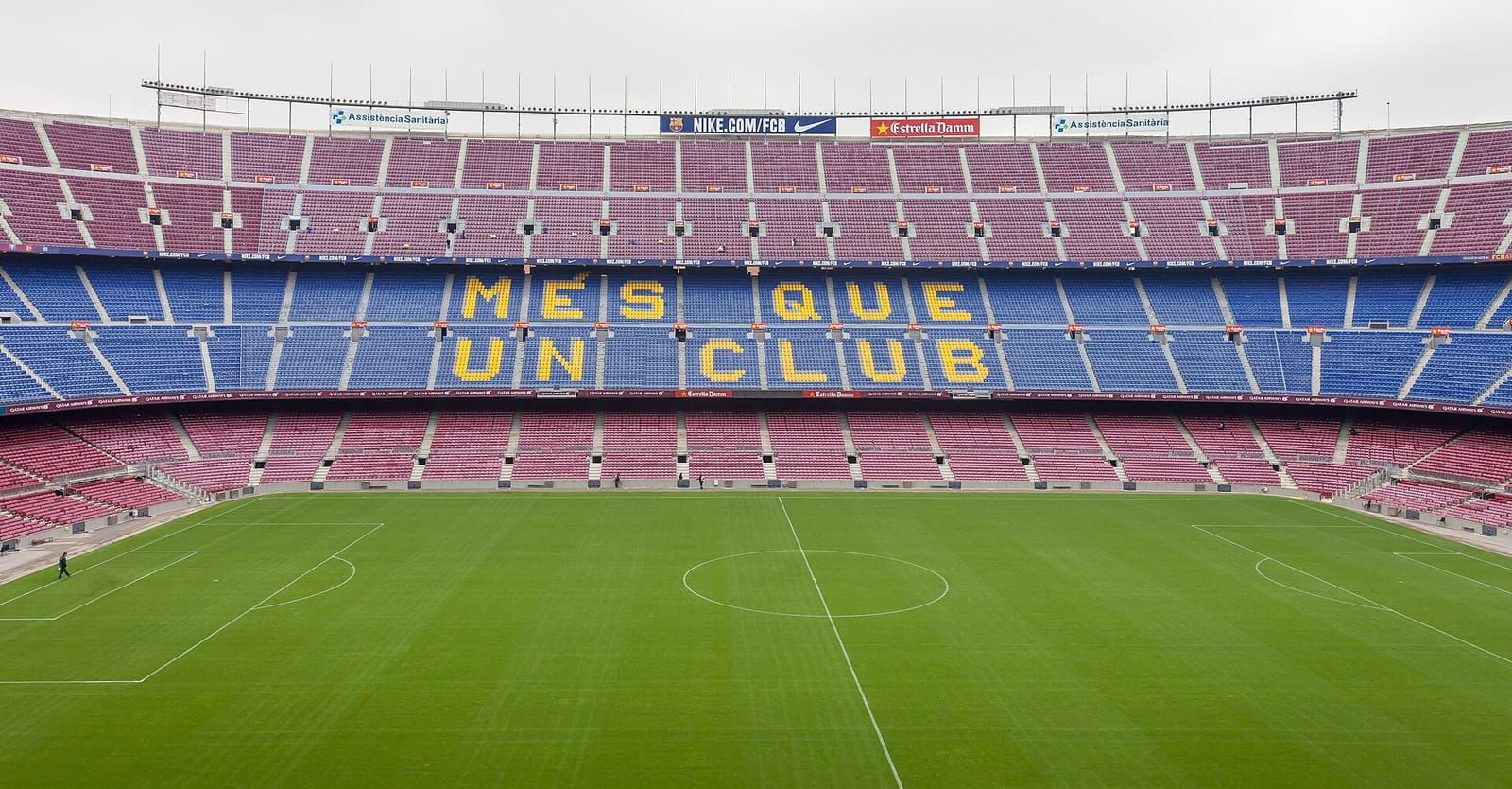 Las gradas del Camp Nou con el lema Més que un club